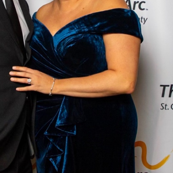 Oleg Cassini - Velvet Blue Formal Dress - 18 W - NWOT - David’s Bridal - Picture 4 of 4